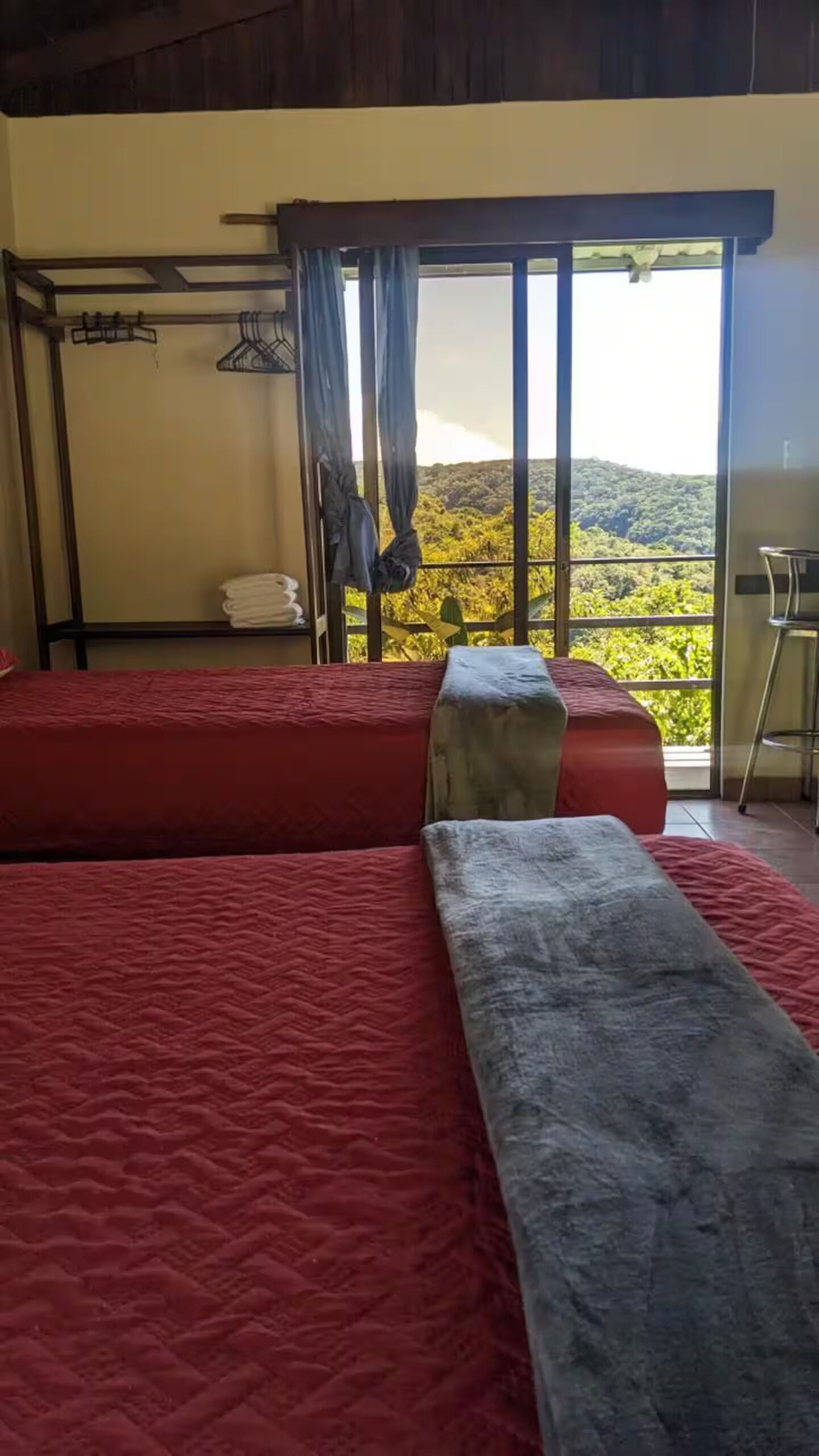 1 室のベッドルーム、WiFi