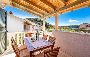 Outdoor dining - Amazing apartment in Palit with house sea view (Palit)