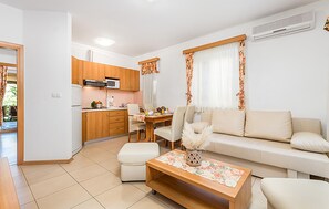 TV - Amazing apartment in Palit (Palit)