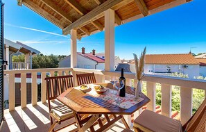 Outdoor dining - Lovely apartment in Banjol with WiFi (Banjol)