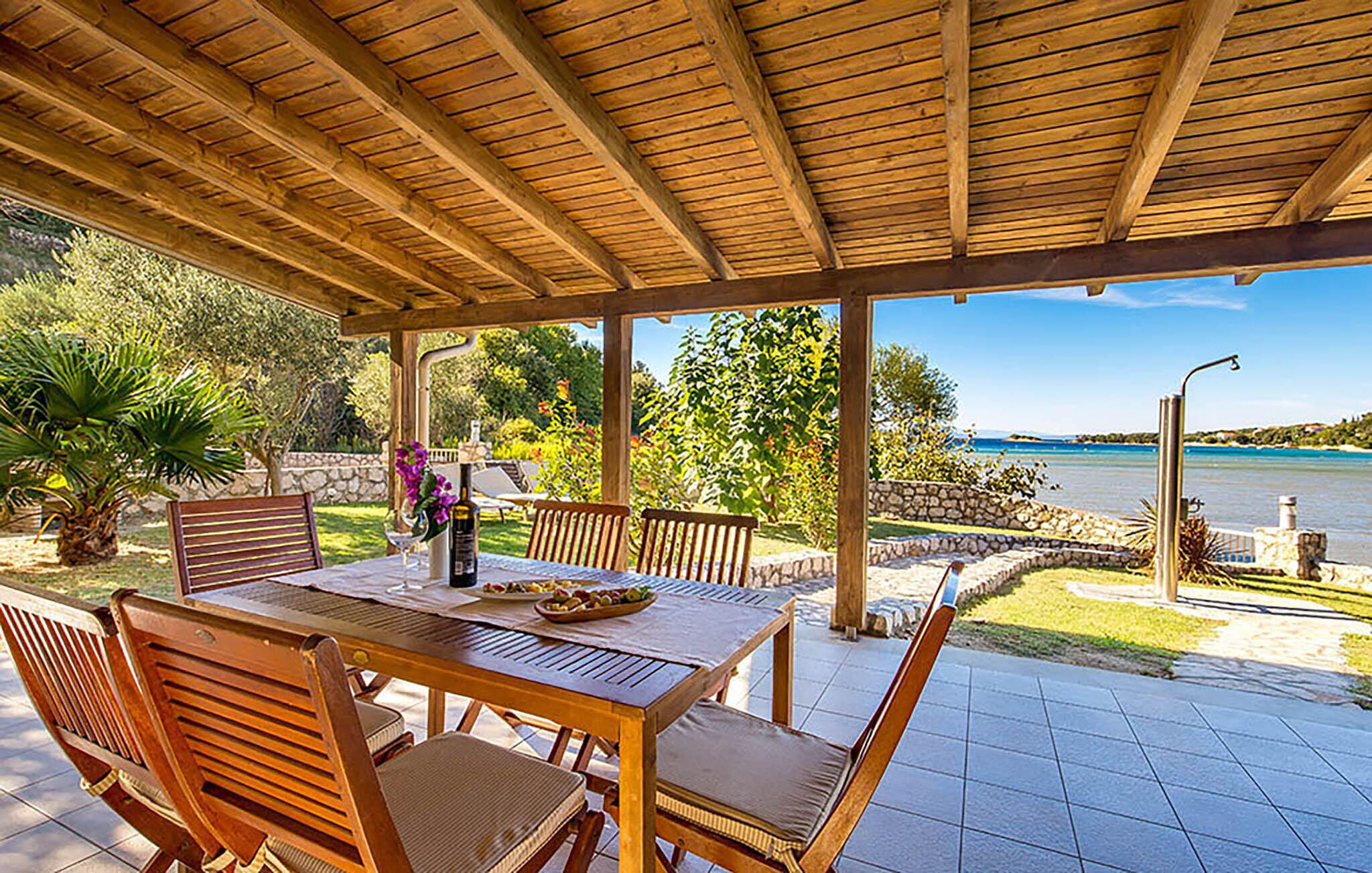 تناول الطعام بالخارج