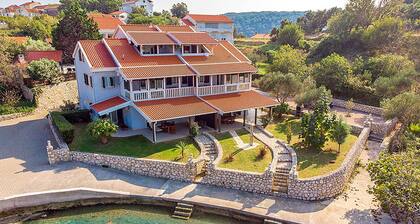 Superbe appartement Ă Kampor avec piscine