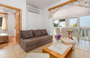 TV - Gorgeous apartment in Rab with house sea view (Rab)