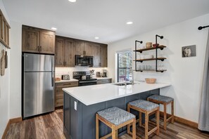 Fridge, microwave, oven, stovetop - Benvenuti: Frisco Vacation Rental (Frisco)