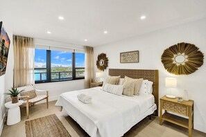 3 bedrooms, desk, iron/ironing board, travel cot - Luxury Tulum Inspired Bay View Beach Retreat 1621 (Miami Beach)
