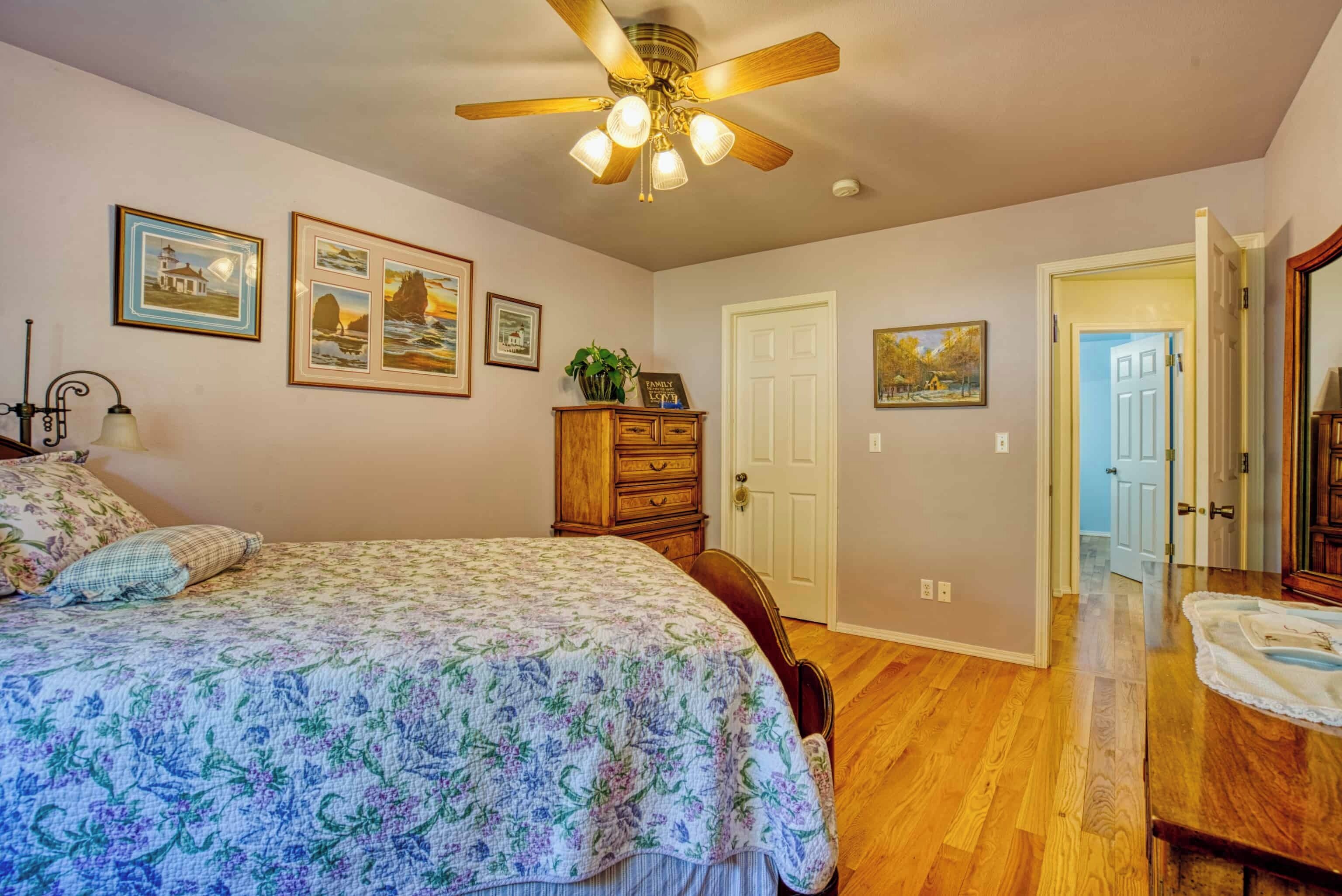 2 多间卧室、熨斗/熨衣板、WiFi、床单