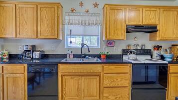 Mikrowelle, Ofen, Herdplatte, Geschirrspüler