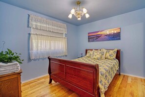 2 bedrooms, iron/ironing board, WiFi, bed sheets