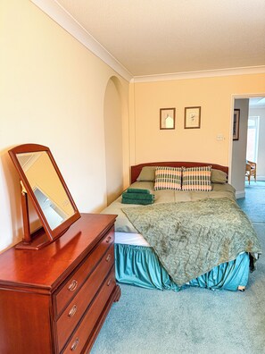 3 Schlafzimmer, Bügeleisen/Bügelbrett, WLAN, Bettwäsche