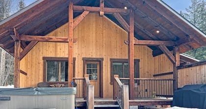 Explorer Creekside Cabin - Private Hot Tub