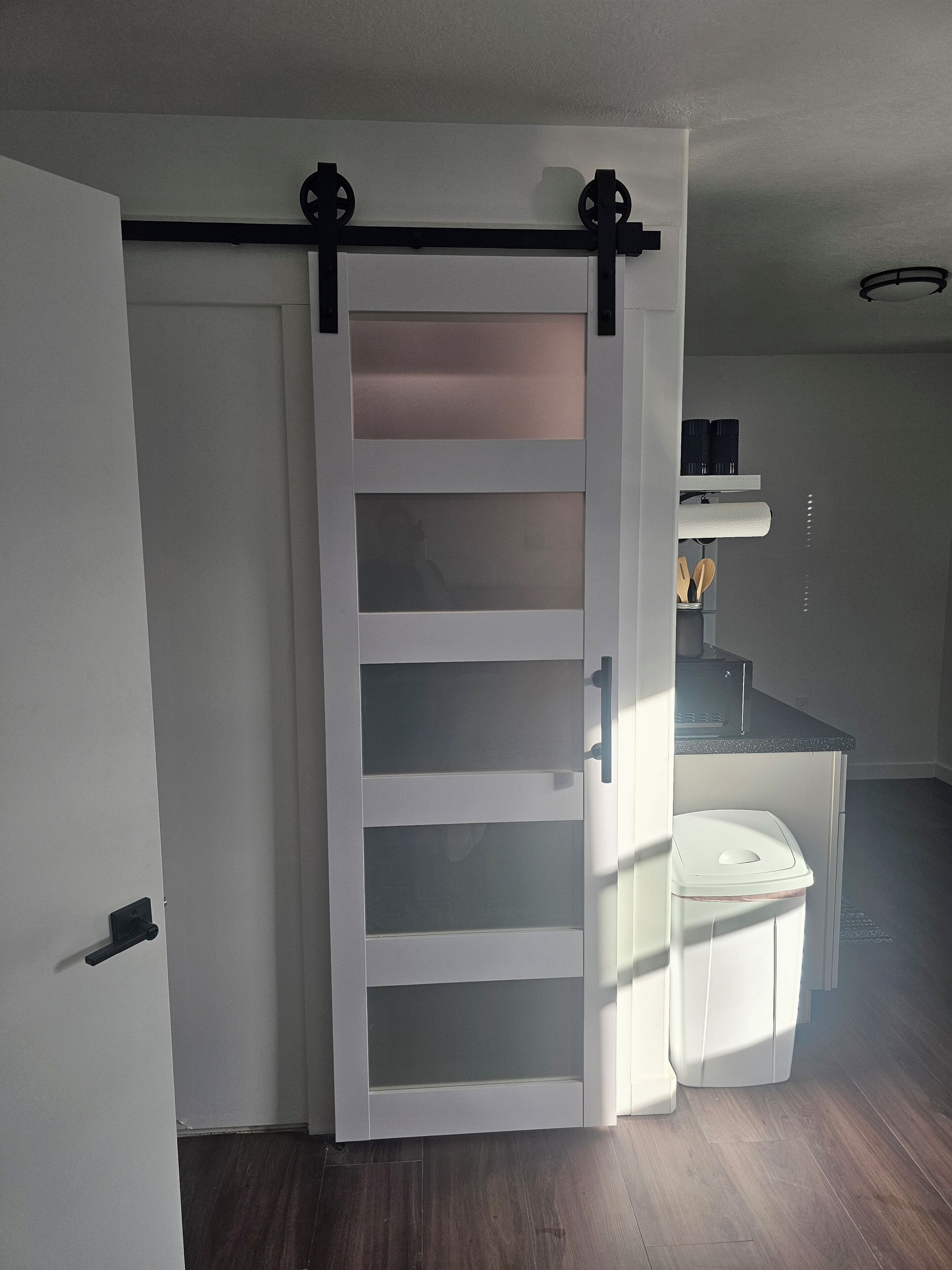 シャワー、ヘアドライヤー、タオル、石鹸