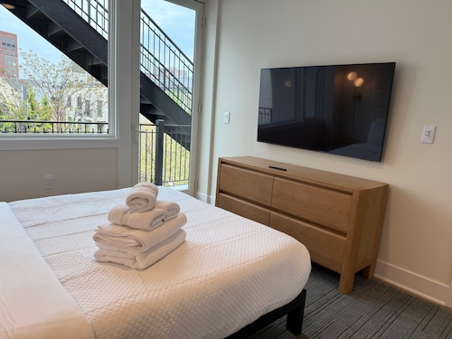 Hoboken 3BR Queen Loft