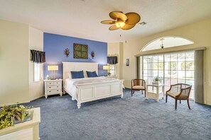 4 bedrooms, iron/ironing board, WiFi, bed sheets - Waterfront Living at its Best! Florida Getaway (Lake Suzy)
