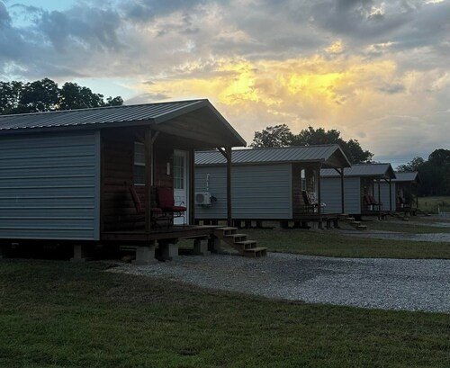 Cozy Studio cabin in peaceful Oktoc community near Starkville