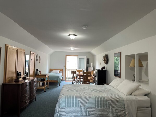 Iron/ironing board, WiFi, bed sheets - Studio Apartment (Toledo)