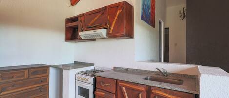 ハウス パティオ レイクビュー | 専用キッチン | 冷蔵庫、電子レンジ、オーブン、コンロ