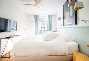 3 bedrooms, desk, iron/ironing board, WiFi - A CLASSIC PARISIAN STYLE IN THE HEART OF PARIS NEXT TO LUXEMBOURG - RUE BRÉA (Paris)