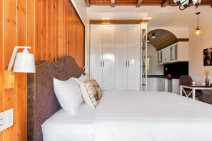 Iron/ironing board, free WiFi, bed sheets