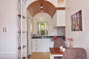 Fridge, microwave, stovetop, electric kettle