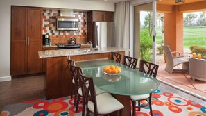 ثلاجة، ميكروويف، فرن، موقد طهي مسطح