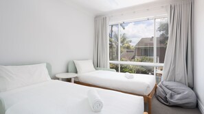 Bügeleisen/Bügelbrett, Reisekinderbett, kostenloses WLAN, Bettwäsche