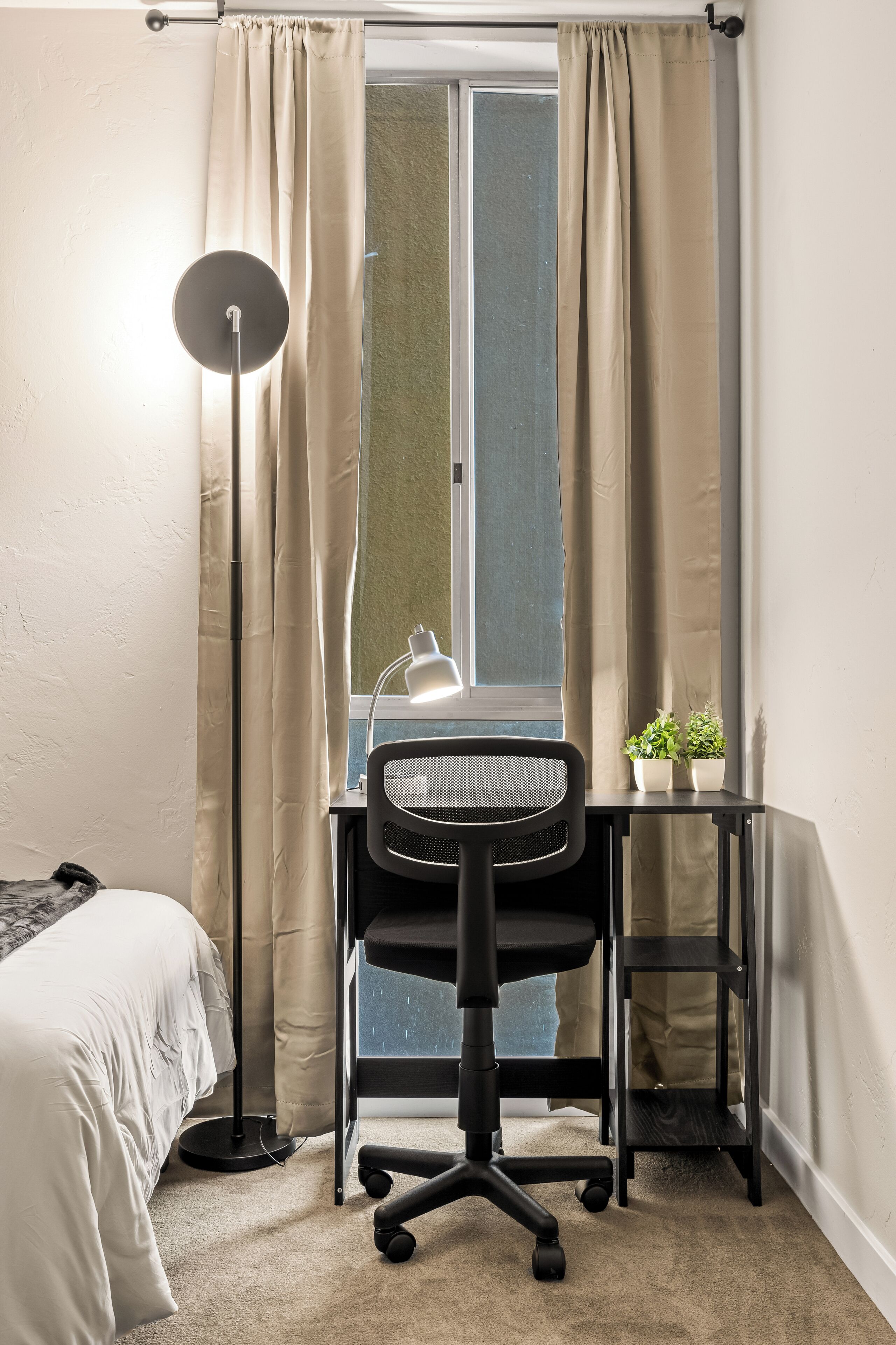 2 slaapkamers, een bureau, een strijkplank/strijkijzer, gratis wifi