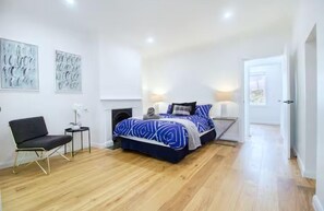 3 bedrooms, desk, iron/ironing board, travel cot - Prime Paddington 3BR Terrace | Walk to CBD (Paddington)