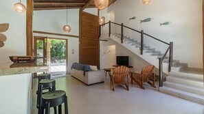 House, Smoking - Casa Pet-friendly em Cond com Piscina e 5 Su tes (Porto Seguro)