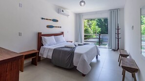 House, Smoking - Casa Pet-friendly em Cond com Piscina e 5 Su tes (Porto Seguro)