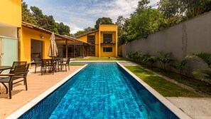 House, Smoking - Casa Pet-friendly em Cond com Piscina e 5 Su tes (Porto Seguro)