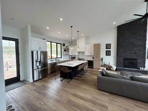 المنشأة من الداخل