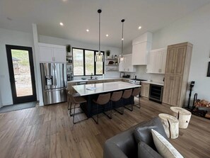 Micro-ondes, four, plaque de cuisson, lave-vaisselle