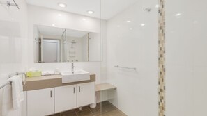 Shower - Tuscany  Apartments 15 (Merimbula)