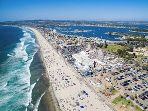 Beach nearby - Surf Studio • Steps to Beach • A/C • FREE Bikes (San Diego)