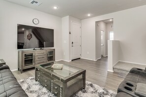 TV - Near Hospitals: Home w/ Pool Access in Temecula (Temecula)