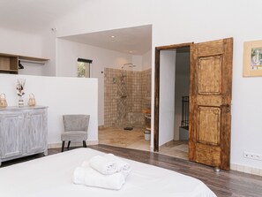 6 bedrooms, iron/ironing board, travel cot, WiFi - Villa Dolce Di Cirendinu (Zonza)