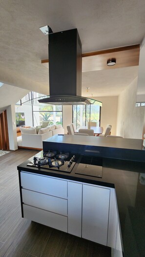 Private kitchen - Casa Olivo with double height living room, surrounded by a large garden. (Ixmiquilpan)