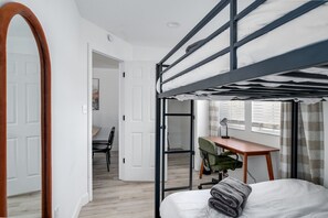 2 bedrooms, desk, WiFi, bed sheets