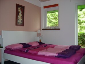 WiFi - Idyllic vacation home with boat and canoe (Seedorf)