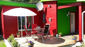 Outdoor dining - Idyllic vacation home with boat and canoe (Seedorf)