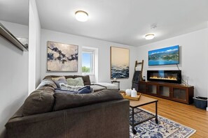 Living area - The Margaret of Hubbards Apt 2 - 7 Person Hot Tub (Hubbards Nova Scotia)