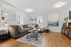 Living area - The Margaret of Hubbards Apt 2 - 7 Person Hot Tub (Hubbards Nova Scotia)