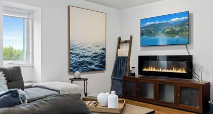 The Margaret of Hubbards Apt 2 - 7 Person Hot Tub