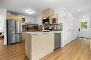 Private kitchen - The Margaret of Hubbards Apt 2 - 7 Person Hot Tub (Hubbards Nova Scotia)