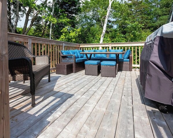 Terrace/patio - The Margaret of Hubbards Apt 2 - 7 Person Hot Tub (Hubbards Nova Scotia)