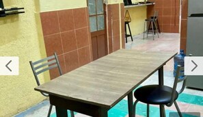 Fridge, microwave, dishwasher, cookware/dishes/utensils