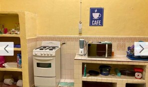 Fridge, microwave, dishwasher, cookware/dishes/utensils