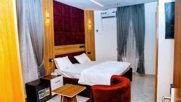 Habitación individual ejecutiva | Escritorio, espacio para trabajar con un portátil, wifi gratis