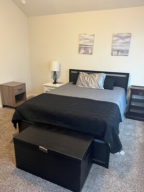 WiFi, bed sheets - Delightful 3-bedroom townhome with AC in San Antonio (San Antonio)