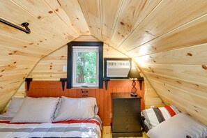 WiFi, bed sheets - “The Playhouse In The Woods” (Sauk Centre)